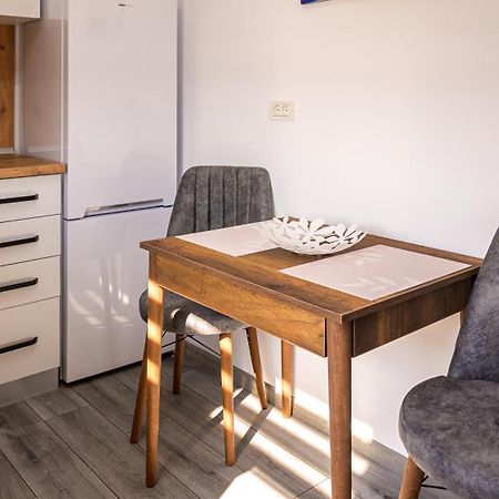 Nina House Apartment Targu Jiu Ngoại thất bức ảnh