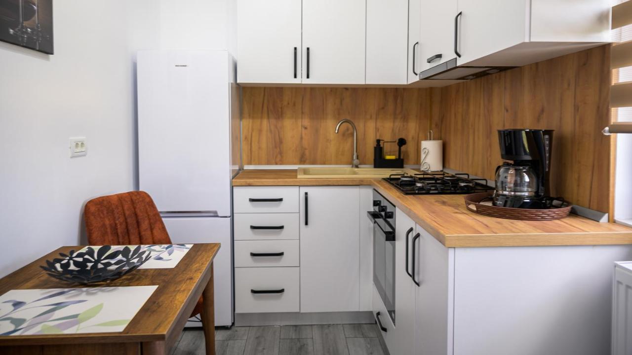 Nina House Apartment Targu Jiu Ngoại thất bức ảnh