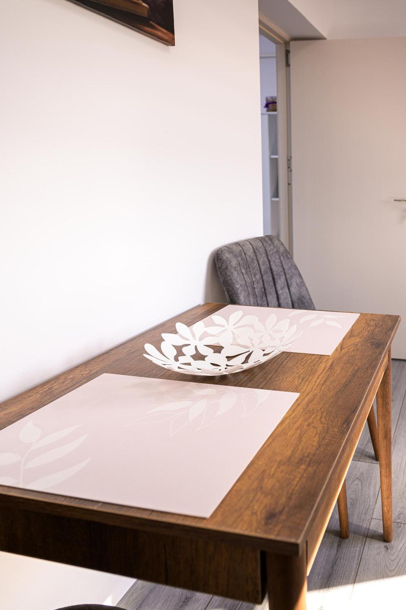Nina House Apartment Targu Jiu Ngoại thất bức ảnh